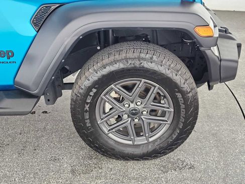 Used 2024 Jeep Wrangler Sport S image 9