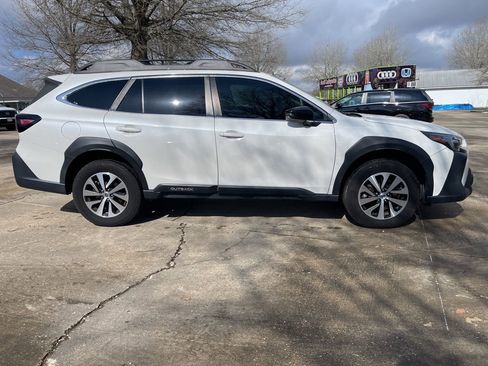 Used 2023 Subaru Outback Premium image 4