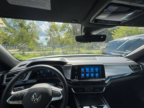 Used 2026 Volkswagen Atlas Cross Sport SE FWD image 35