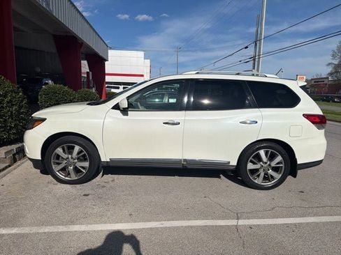 Used 2015 Nissan Pathfinder Platinum w/ Family Entertainment Package image 6