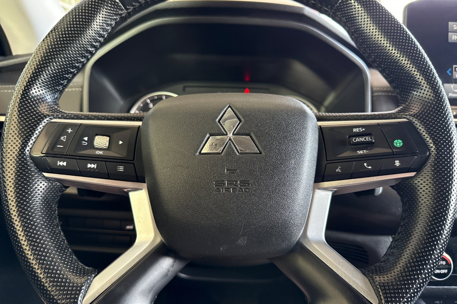 Used 2024 Mitsubishi Outlander SE AWD/4WD image 24