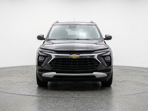 Used 2025 Chevrolet TrailBlazer LT FWD image 2