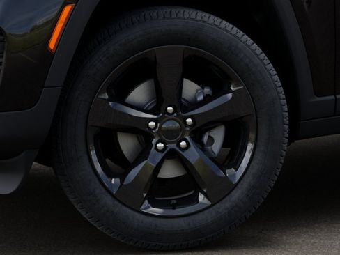 New 2025 Jeep Grand Cherokee Altitude image 18