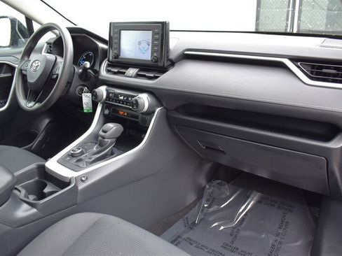 Used 2019 Toyota RAV4 LE w/ Carpet Mat Package AWD/4WD image 11