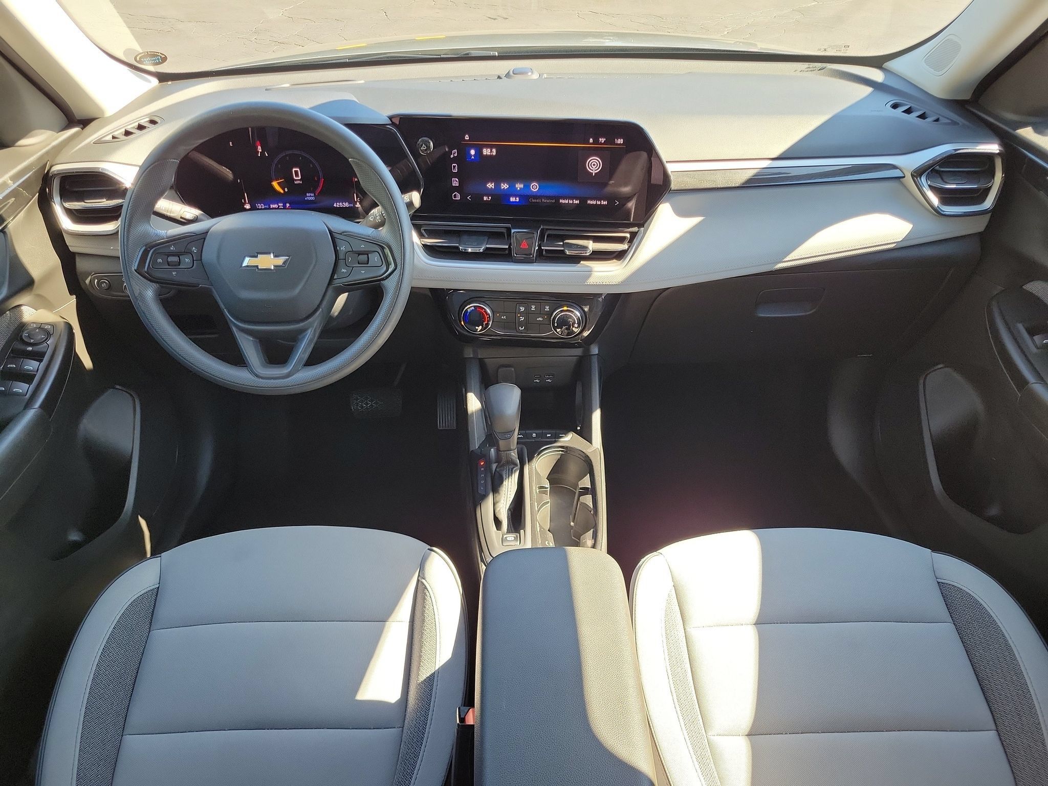 Used 2025 Chevrolet TrailBlazer LT AWD/4WD image 23