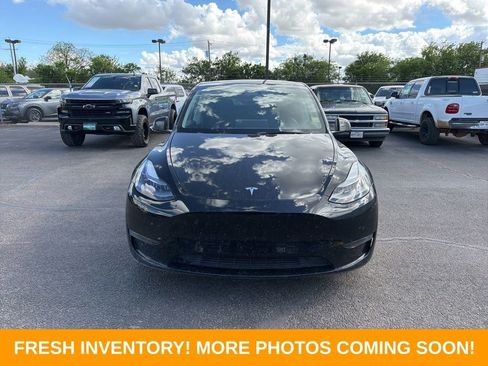 Used 2023 Tesla Model Y Performance image 2