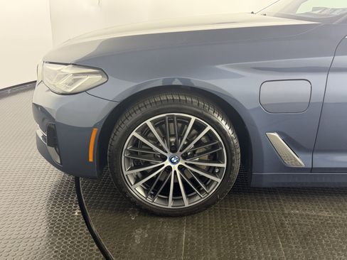 Certified 2023 BMW 530e xDrive w/ Premium Package AWD/4WD image 7