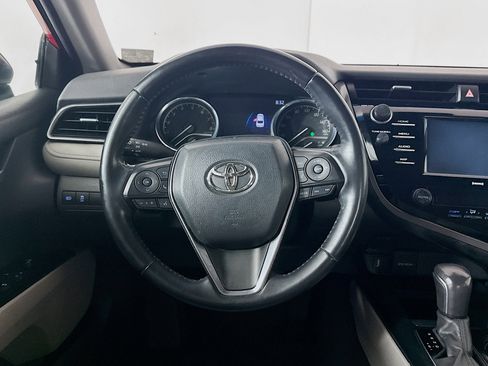 Used 2020 Toyota Camry SE w/ Cold Weather Package image 18