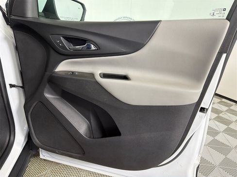 Used 2021 Chevrolet Equinox LT image 14