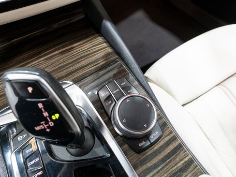 Used 2019 BMW 540i w/ Premium Package image 24