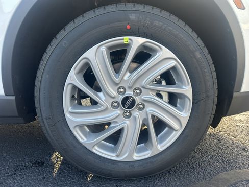 New 2026 Lincoln Corsair Premiere image 8