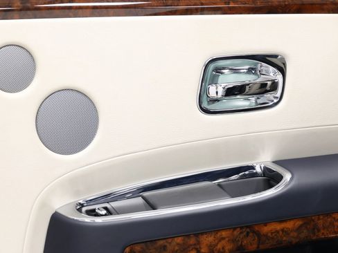 Used 2015 Rolls-Royce Ghost RWD image 89