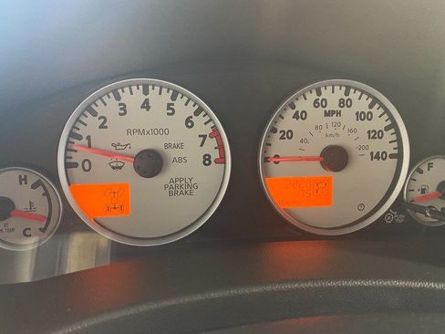 Used 2020 Nissan Frontier PRO-4X w/ Pro-4x Utility Package AWD/4WD image 25