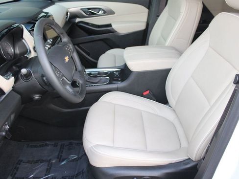 Used 2023 Chevrolet Traverse Premier image 5