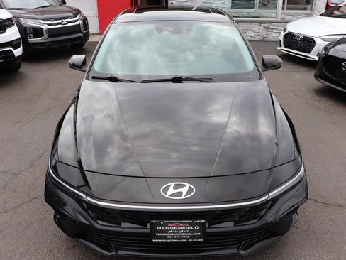 Used 2024 Hyundai Elantra Limited image 9