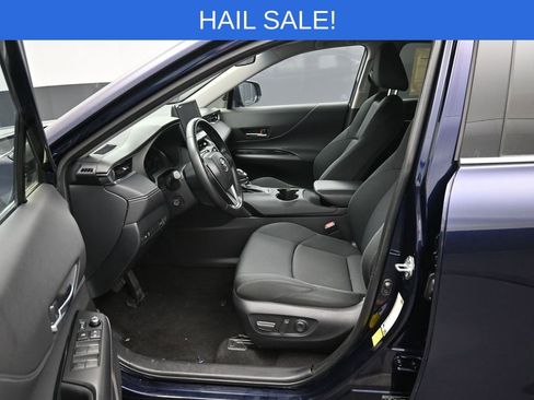Used 2024 Toyota Venza LE image 9