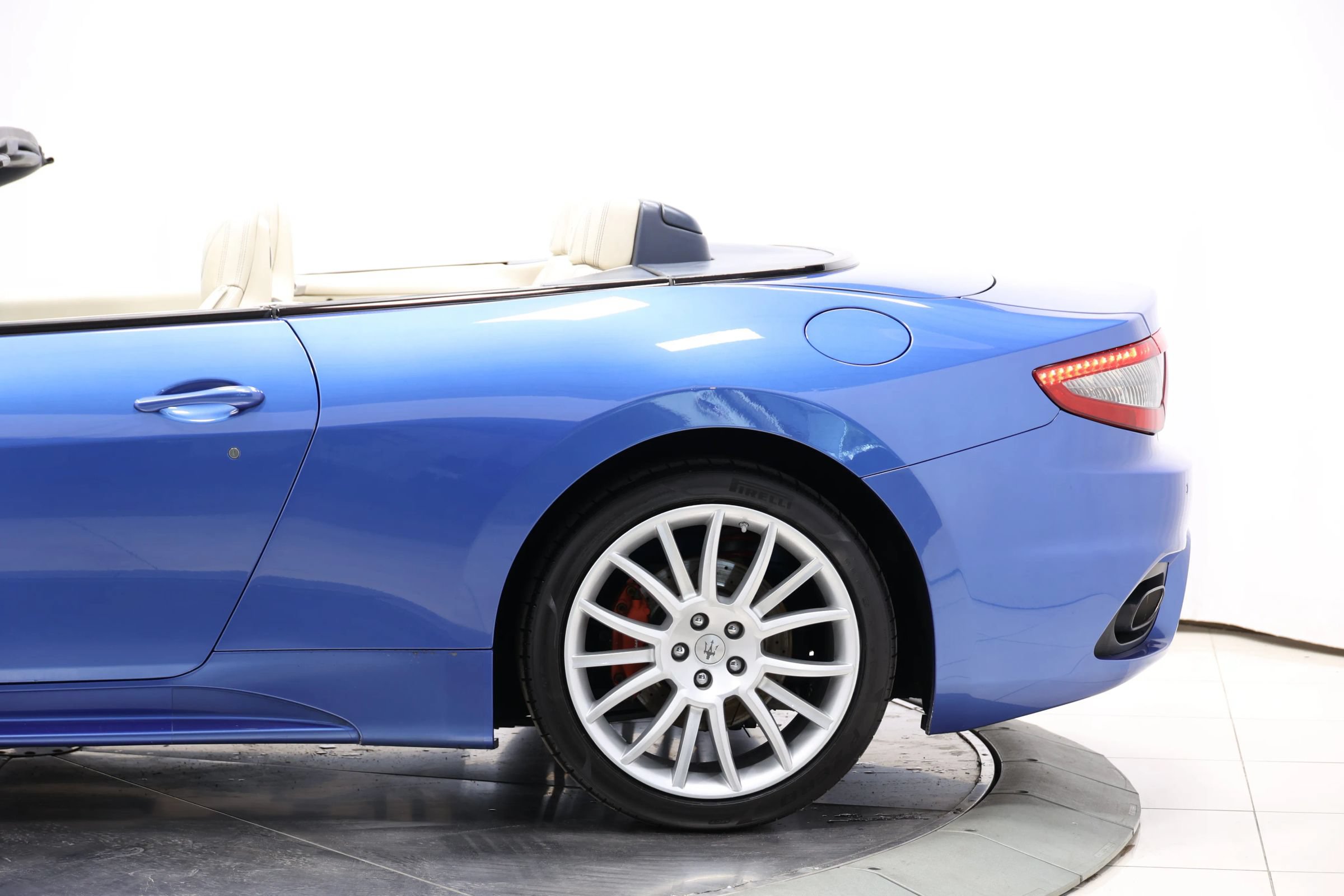 Used 2018 Maserati GranTurismo Sport RWD image 9