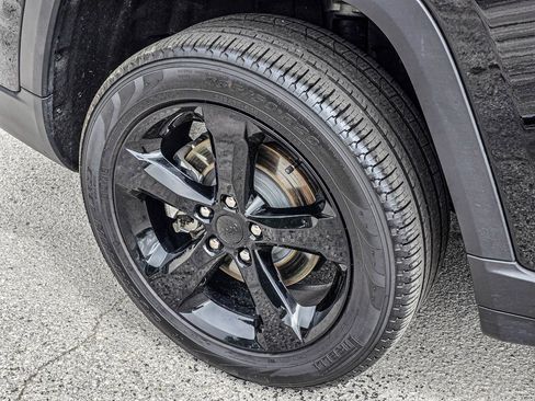 Used 2025 Jeep Grand Cherokee L Limited w/ Luxury Tech Group II AWD/4WD image 8