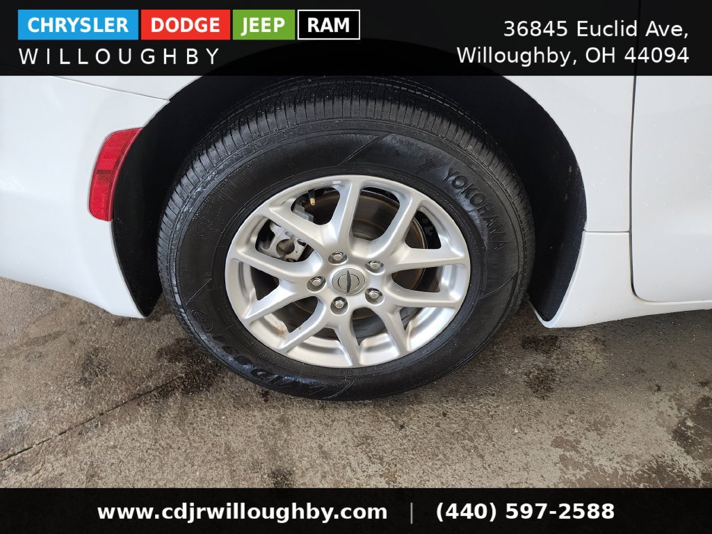 Used 2024 Chrysler Pacifica Touring-L FWD image 41
