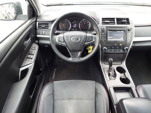 Used 2017 Toyota Camry SE FWD image 10