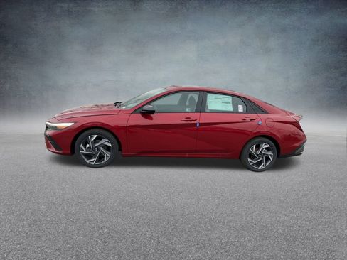 Used 2025 Hyundai Elantra Sport image 12