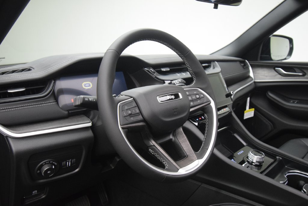 New 2027 Jeep Grand Cherokee Limited AWD/4WD image 33
