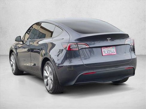 Used 2024 Tesla Model Y Long Range AWD/4WD image 8
