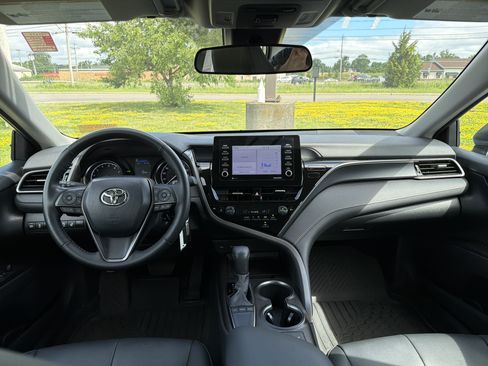 Used 2024 Toyota Camry SE w/ Cold Weather Package FWD image 11