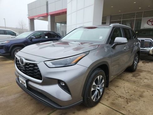 Used 2025 Toyota Highlander XLE image 6