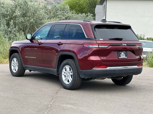 Used 2023 Jeep Grand Cherokee Laredo AWD/4WD image 6