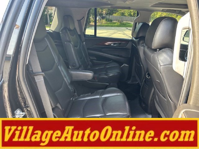 Used 2018 Cadillac Escalade Luxury AWD/4WD image 43