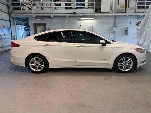 Used 2018 Ford Fusion SE FWD image 8