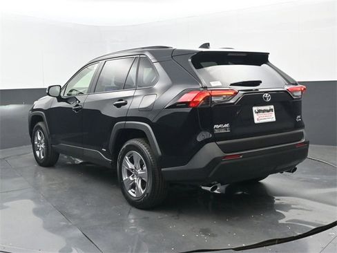 Used 2025 Toyota RAV4 XLE image 3
