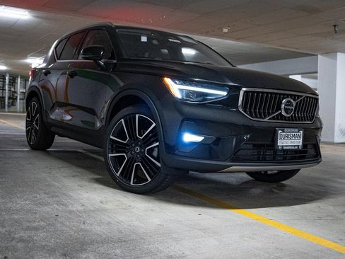 New 2025 Volvo XC40 B5 Ultra w/ Protection Package Premier image 4