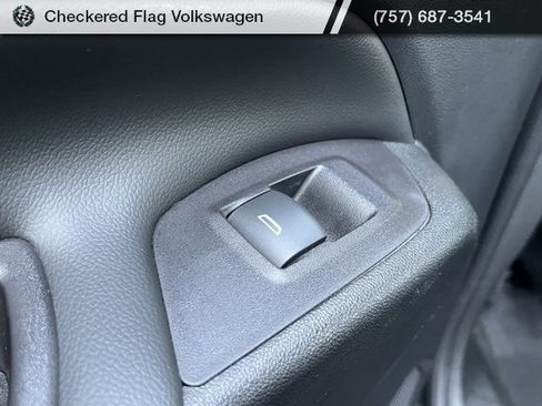 Used 2020 Chevrolet Equinox LT w/ Midnight Edition image 27