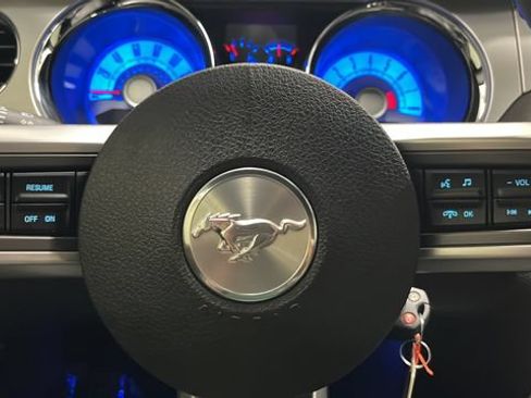 Used 2010 Ford Mustang GT RWD image 13