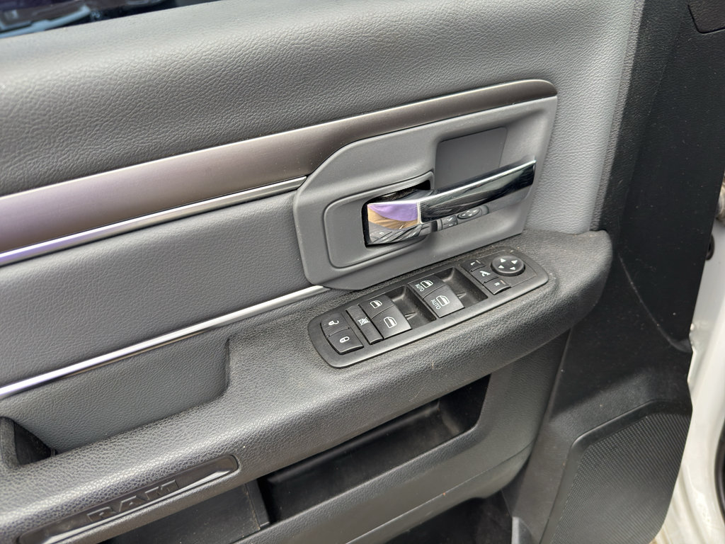 Used 2021 RAM 1500 Classic SLT w/ Luxury Group AWD/4WD image 11