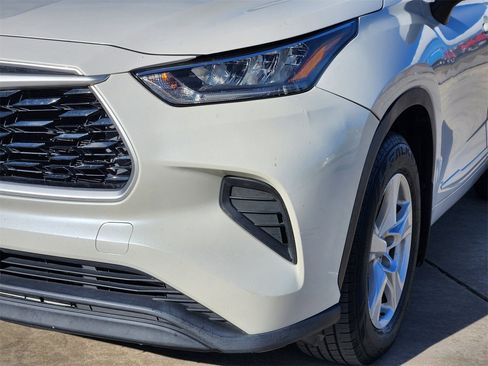 Used 2020 Toyota Highlander L image 9