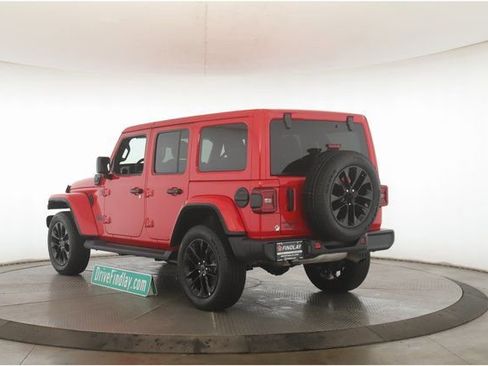 Used 2025 Jeep Wrangler Unlimited Sahara image 8