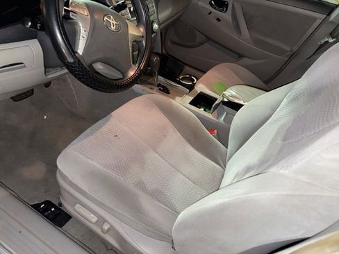 Used 2011 Toyota Camry LE image 16