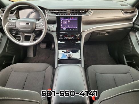 Used 2025 Jeep Grand Cherokee Laredo X image 13