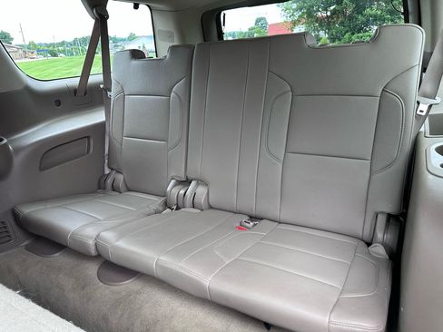Used 2016 Chevrolet Suburban LT RWD image 18