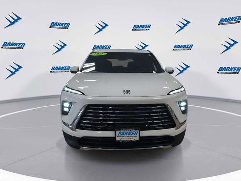 Used 2025 Buick Enclave Preferred image 3