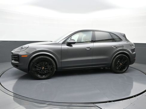 Used 2025 Porsche Cayenne image 4
