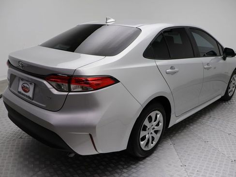 Used 2025 Toyota Corolla LE image 7