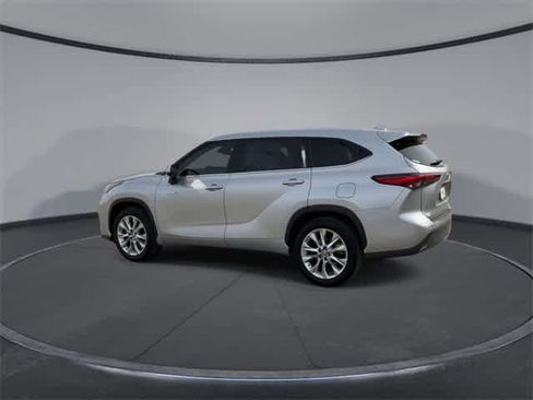 Used 2021 Toyota Highlander Limited image 6