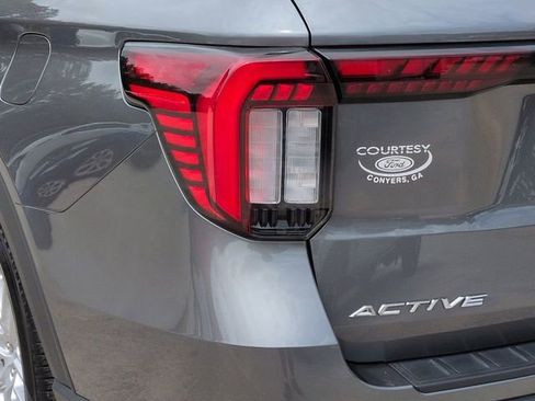 Certified 2025 Ford Explorer Active RWD image 13