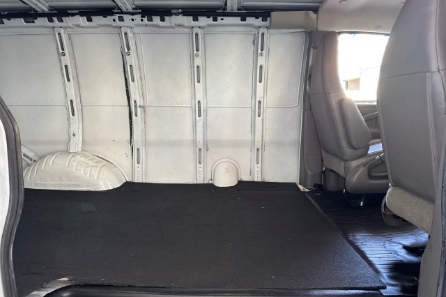 Used 2018 Chevrolet Express 2500 RWD image 12