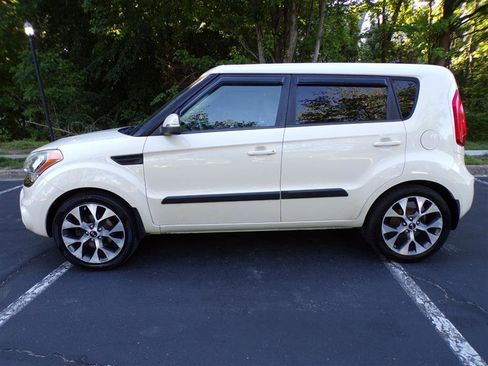 Used 2012 Kia Soul ! FWD image 12