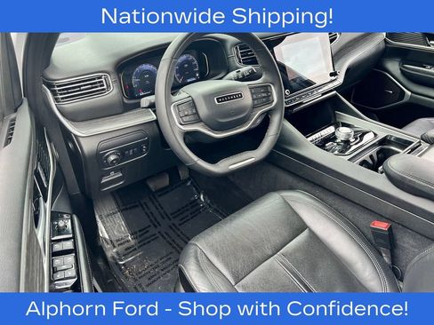 Used 2024 Jeep Wagoneer L Series II w/ Flexible Seating Group AWD/4WD image 7